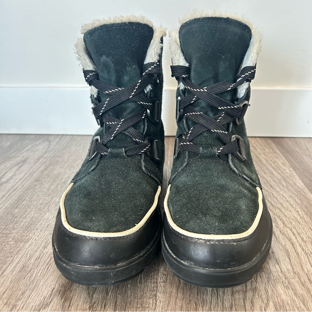 Sorel women’s waterproof leather/suede boots with small heal size 9 - Picture 3 of 9